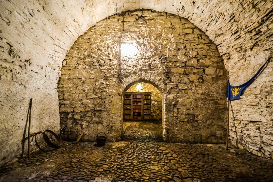 Prague: Oldtown, Medieval Underground & Dungeon History Tour, Prague