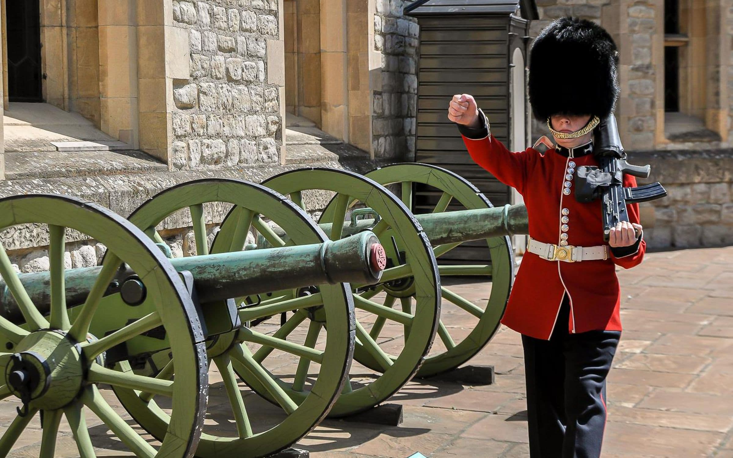 Tower of London and Crown Jewels Exhibition tour photo