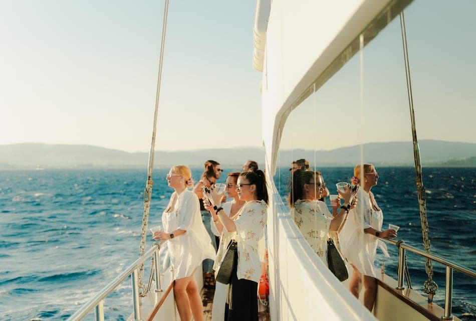 Luxury Cruise to Agistri, Moni & Aegina with Lunch & Drinks, Athens
