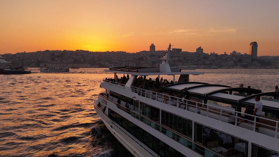 Bosphorus Day/Sunset/Night Sightseeing Cruise & Audio Guide, Istanbul