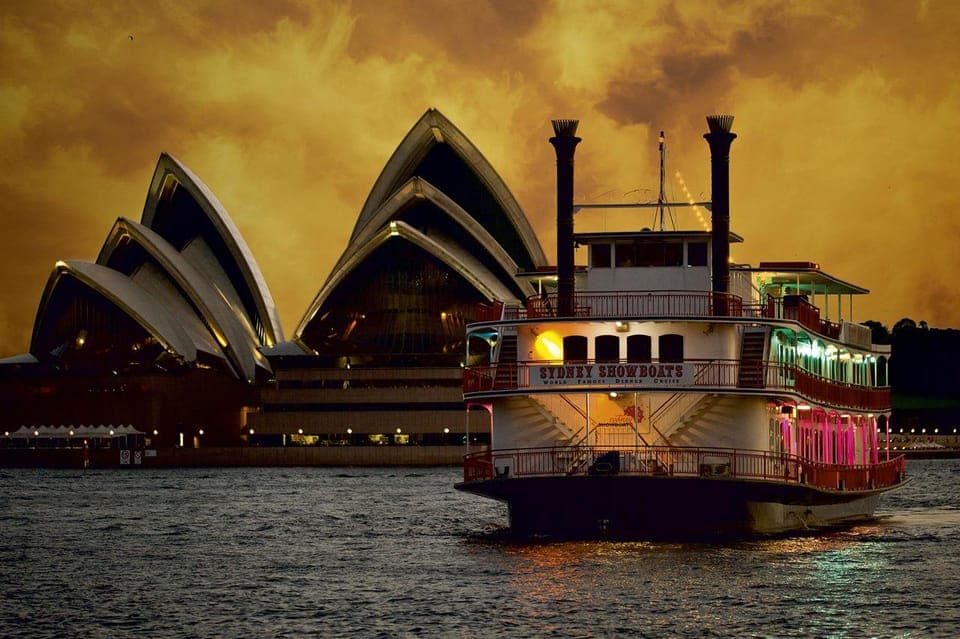 Sydney Harbour: Cabaret Cruise with 3-Course Dinner, Sydney