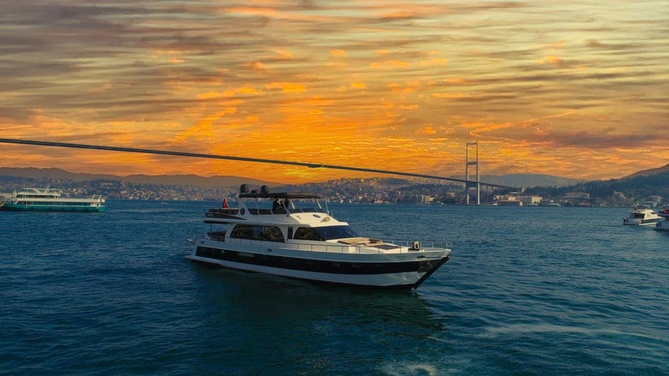 Istanbul Bosphorus Sunset Cruise on Yacht with Live Guide, Istanbul