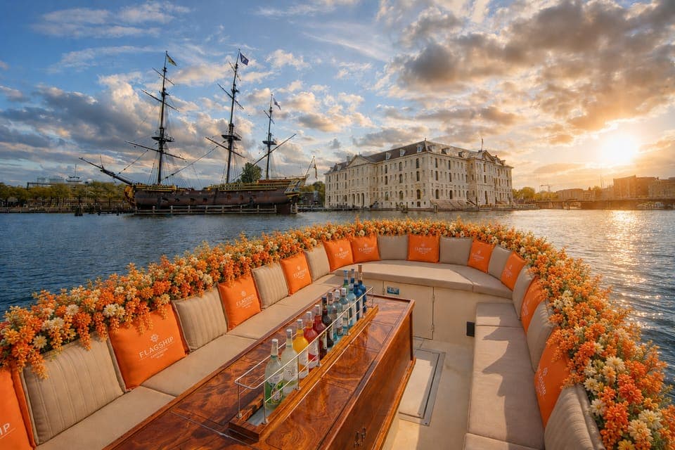 Amsterdam: Canal Cruise with Unlimited Drinks & Bite option, Amsterdam