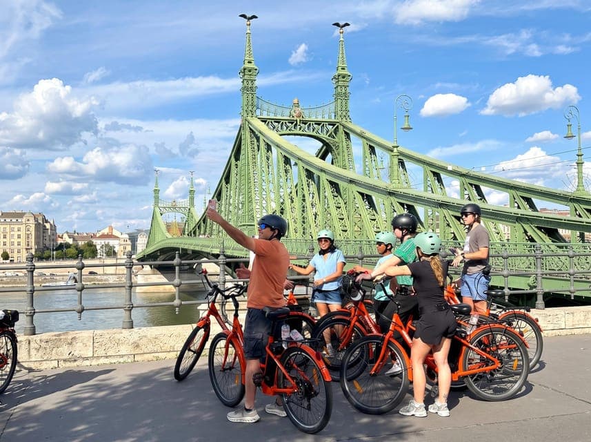 Budapest: Historical E-Bike & Bike Tour with Local Guide, Budapest