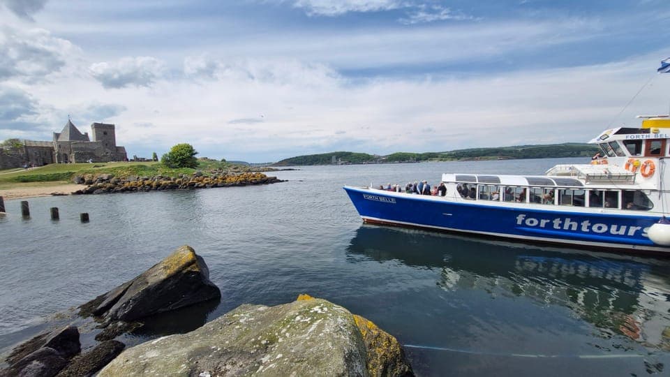 Queensferry: Sightseeing Cruise to Inchcolm Island, Edinburgh