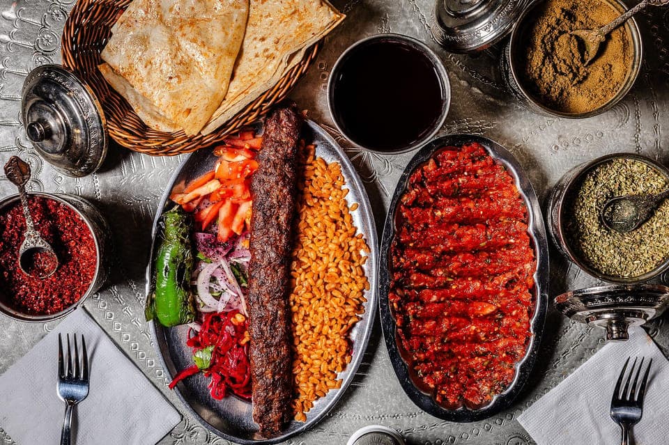 Istanbul: Bosphorus Bites Food Tour with 14+ Tastings, Istanbul