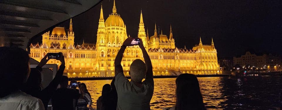 Budapest: Nighttime or Daytime Sightseeing Cruise, Budapest